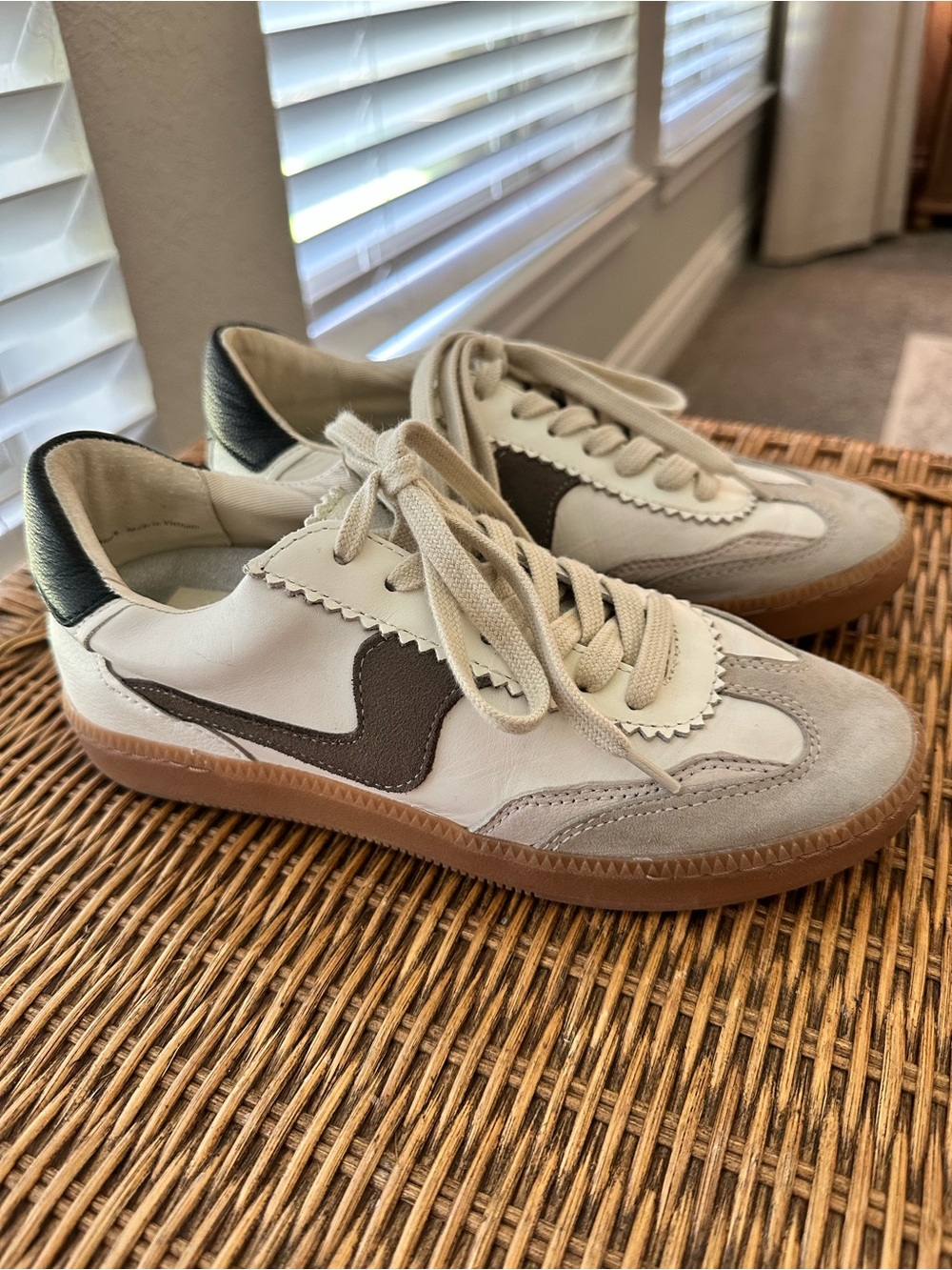 Dolce Vita Notice Sneakers - sz 6